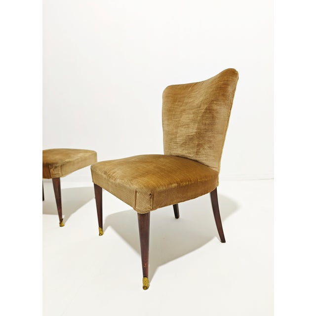 Set of two armchairs, made in Italy in the 1950s and 1960s. Velvet upholstery. Timeless design, with an elegant backrest...