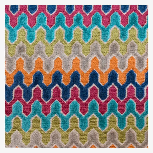 Knoll Armless Saarinen Plastic-Back Side Chair in Colorful ZigZag Fabric For Sale In New York - Image 6 of 7