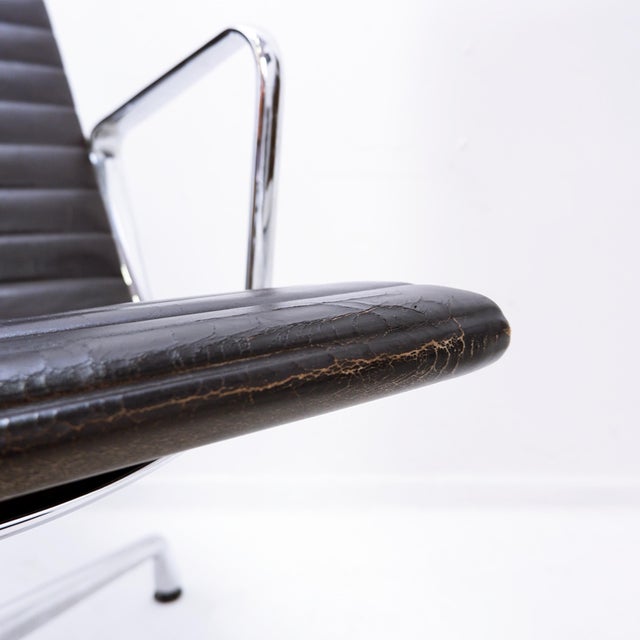 EA 116 Lounge Chairs by Charles and Ray Eames for Vitra, Set of 2 For Sale - Image 10 of 18
