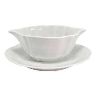 Mid-Century Limoges France White Porcelain Scalloped Gravy Boat With Attached Underplate For Sale