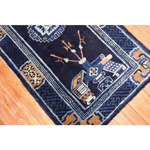 Lovely drawing on this all wool Chinese Peking.