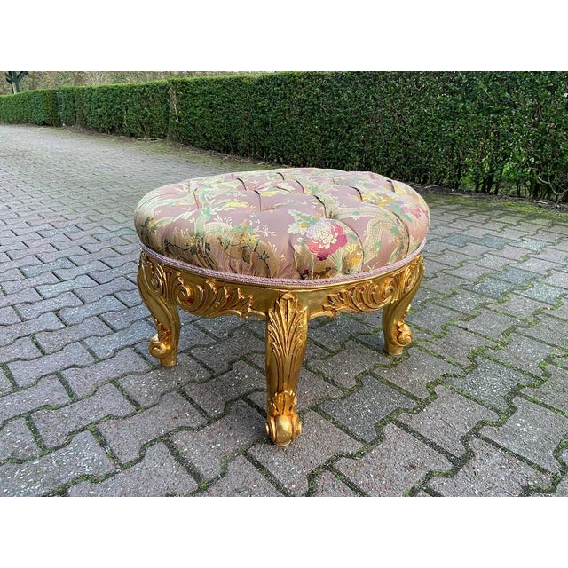 1960 French Louis XVI Gold Beech Pink Damask Bench For Sale - Image 6 of 7