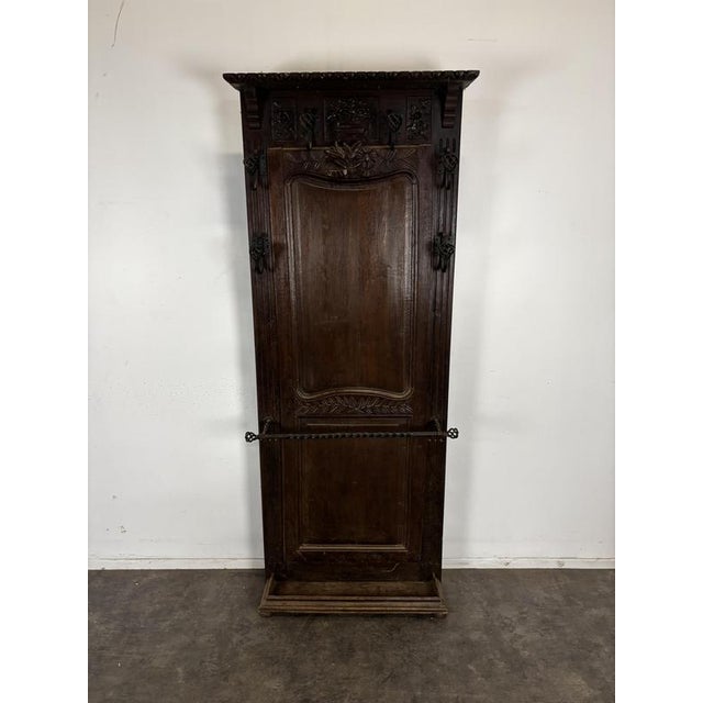 Carved Oak Entryway Coat Rack with Wrought Iron Hooks, in Very Good conditions.