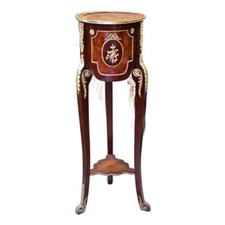 French-Style Wood Side Table – Petite Gilded Accent Table With Ornate Gold Leaf Details For Sale
