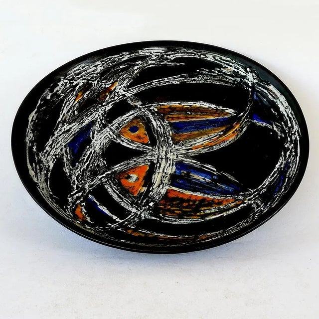 This large ceramic dish features fish decorations.