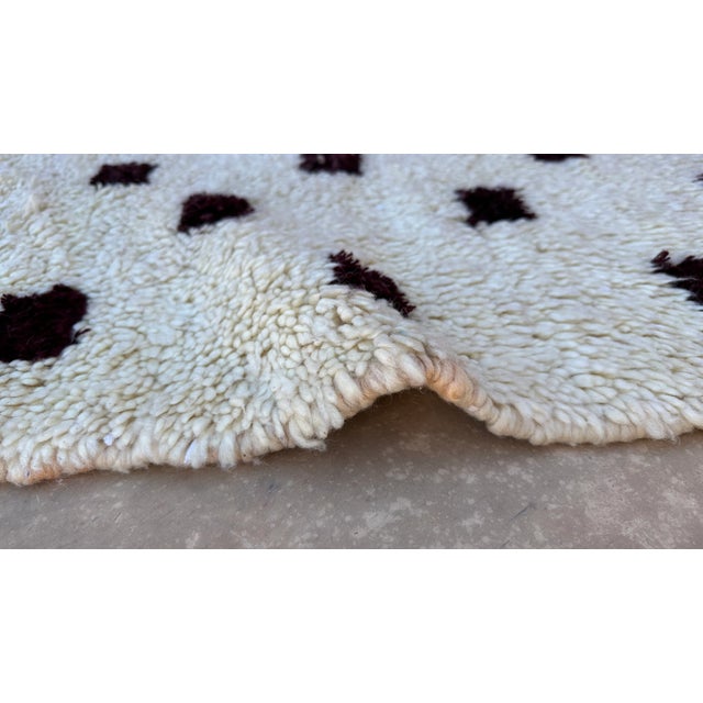 Beni Ourain Vintage Rug - 6'0" X 8'10" Ft For Sale - Image 10 of 10