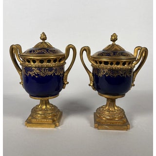 18th Century Louis XVI period Sèvres porcelain potpourri dishes - a Pair For Sale
