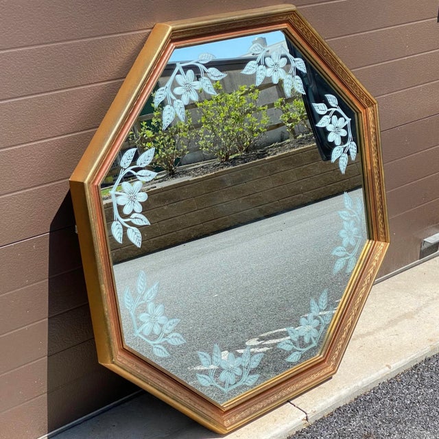 A high quality octagonal gilt framed and etched wall mirror by Union City Mirror & Table Co.