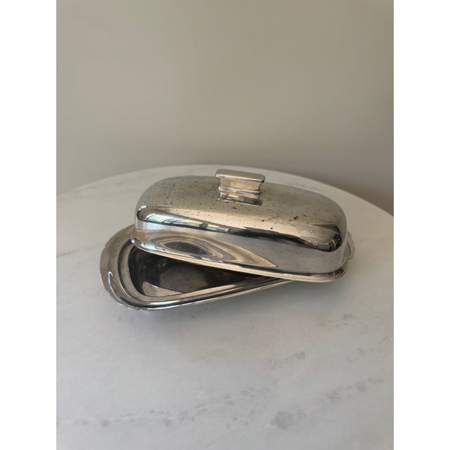 American Vintage Reed & Barton Embassy Silver Plate Covered Butter Dish #1142 | Domed Lid | Streamlined MCM Design | No Glass Liner | American Silverplate For Sale - Image 3 of 8