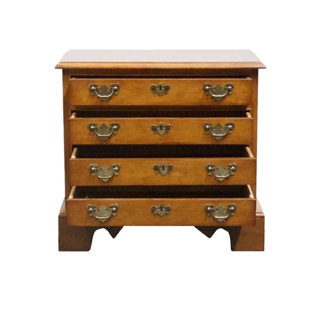 Late 20th Century Wellington Hall Banded Mahogany Traditional Style 24" Chairside Chest / Nightstand For Sale - Image 5 of 12