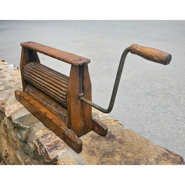 Late 19th Century Antique 19th Century Wooden Hand Cranked, "Mother Hubbard" Clothes Wringer For Sale - Image 5 of 11