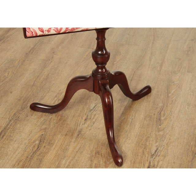 1980s Queen Anne Colonial Williamsburg Style Mahogany and Tapestry Firescreen For Sale - Image 9 of 13