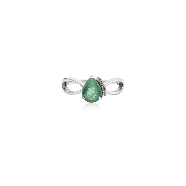 Contemporary Handcrafted Pear Emerald Swirl Ring With Half-Surrounding Diamond Set in Solid Silver - Size 7 For Sale - Image 3 of 11