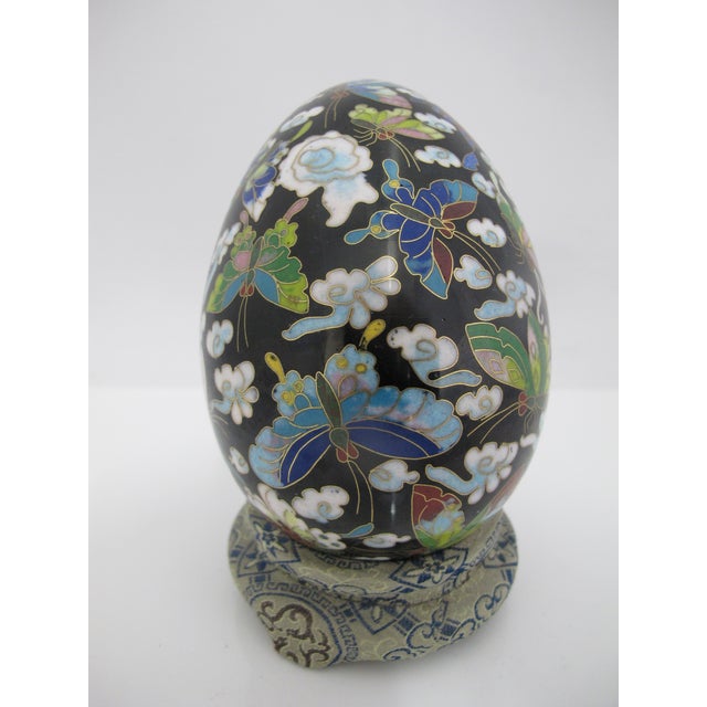 Chinese Chinese Cloisonne Black Hand Painted Enamel Butterfly in Clouds Egg With Stand For Sale - Image 3 of 8