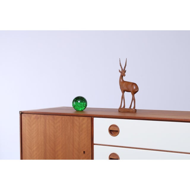 Attractive modest sized two-tone sideboard by Fristho. This original 1960ies ‘Modulus’ series has a distinctive...