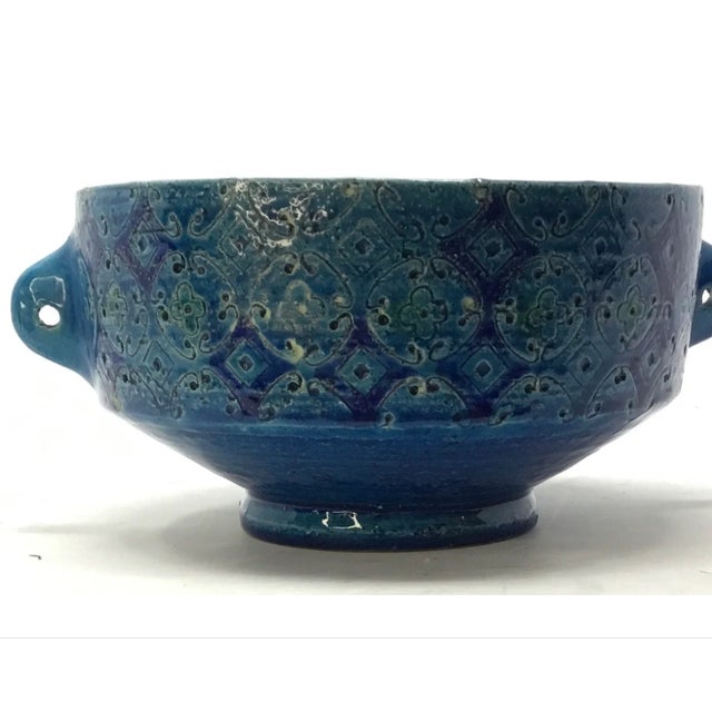 Mid-Century Modern Blue Rimini, 2-Handled Fruit Bowl Attributed to Aldo Londi for Bitossi, Italy, Circa 1960s For Sale - Image 3 of 6