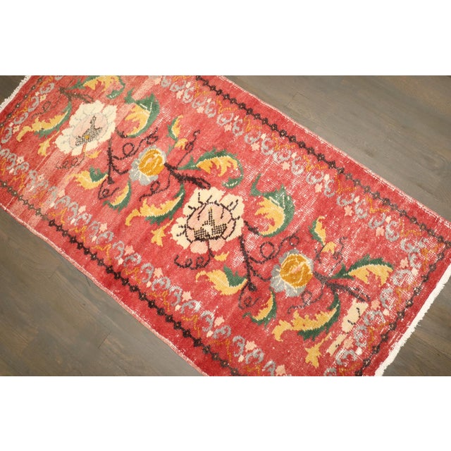 Mid 20th Century Flower Power Turkish Scatter Rug no. j5305 For Sale - Image 5 of 5