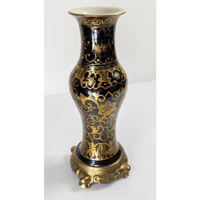 Chinoiserie 19th Century Chinese Mirror Black Vase With Gilt Decoration, Kangxi Mark For Sale - Image 3 of 18