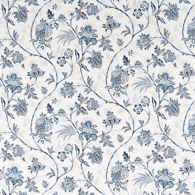 Sample - Schumacher x Mark D. Sikes Chinoiserie Vine Wallpaper in Cobalt For Sale