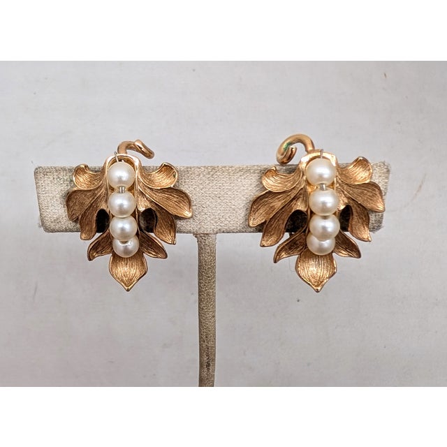 Vintage 1960s Signed Napier Goldtone Leaf With Faux-Pearls Clip Earrings-2 Pieces For Sale In Philadelphia - Image 6 of 7