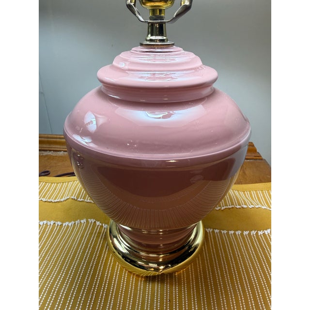 Hollywood Regency 1980’s Pretty in Pink Glass Ginger Jar Lamp Pair For Sale - Image 3 of 9