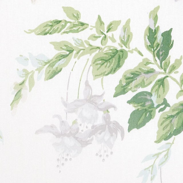 Contemporary Sample - Schumacher Garden Gate Chintz Fabric in Grey For Sale - Image 3 of 5