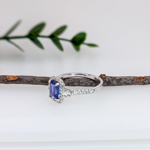 1.2Ct Tanzanite Ring With Earth Mined Diamonds in Solid 14k Gold, 7x5mm, Size 6.75 For Sale In Columbus - Image 6 of 6