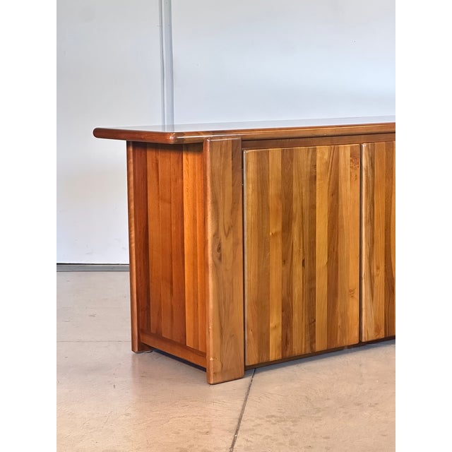 Walnut Sideboard by Mario Marenco for Mobilgirgi, 1970s For Sale - Image 9 of 17