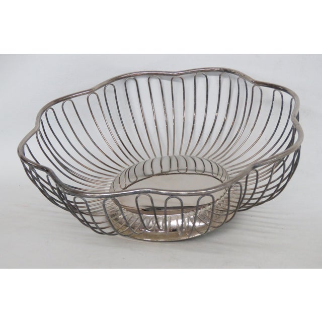Mid 20th Century Silver Plated Metal Fruit or Bread Wire Basket Bowl With Scalloped Edges 5009b For Sale - Image 5 of 10