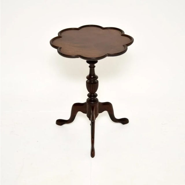 A lovely antique wine table in the Georgian style. This was made in England, it dates from around the 1910-20’s period. It...