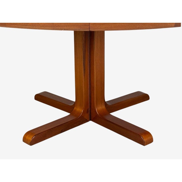 Skovby Møbelfabrik, Danish Modern, Teak, Expandable Dining Table, Denmark, 1960s For Sale In New York - Image 6 of 12