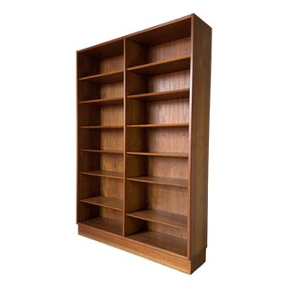 1970s Poul Hundevad Danish Mid-Century Modern Teak Bookcase – Made in Denmark For Sale