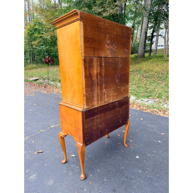 18th Century 18th Century New England Queen Anne Maple Highboy For Sale - Image 5 of 12