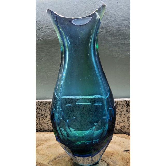 1930s-1960s Czech Bohemian Art Deco Faceted Fishtail Vase in Cobalt Blue Sommerso, attributed to Josef Hoffmann for Moser...