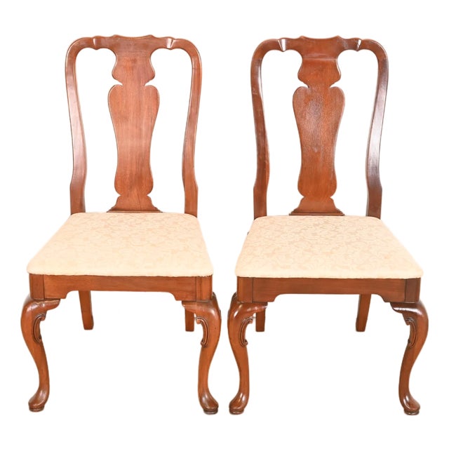 Henkel Harris Style Queen Anne Solid Mahogany Side Chairs or Dining Chairs, Pair For Sale