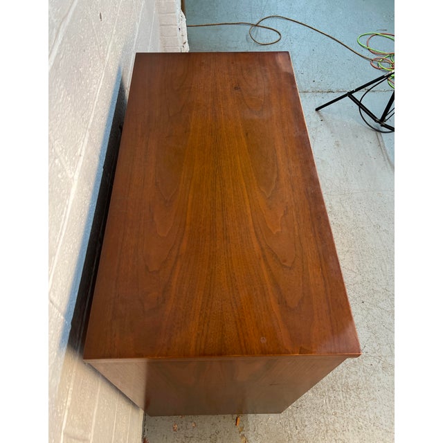 Vintage Five Drawer Walnut Highboy Dresser by Drew Furniture For Sale In New York - Image 6 of 14