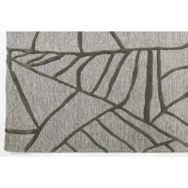 Modern Hand-Tufted Wool Rug Abstract Geometric Linear Design – Greige & Charcoal For Sale - Image 10 of 10