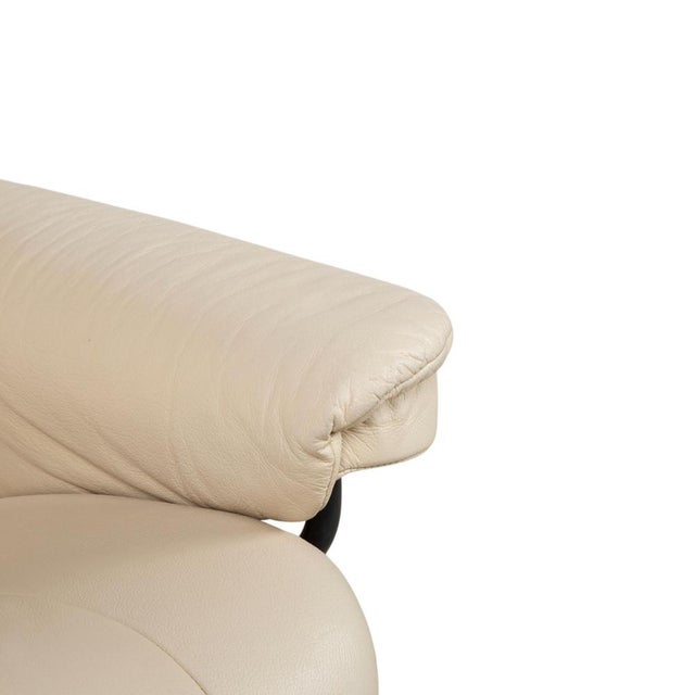 Cream Set of Mayfair Leather Chair with Ottoman from Stressless For Sale - Image 8 of 18