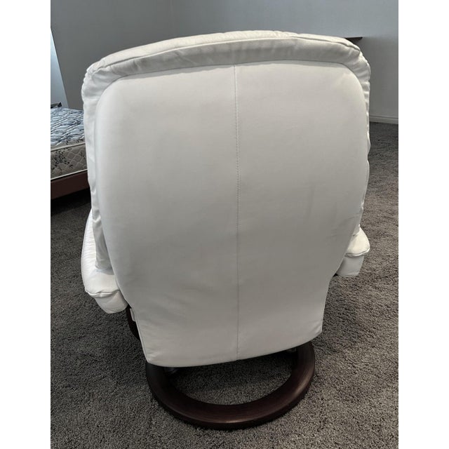 Mid 20th Century Scandinavian Ekornes Stressless Lounge Chair and Ottoman in White Leather & Rosewood For Sale - Image 9 of 18