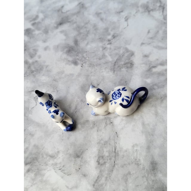 Set of 2, 1980s Ceramic Blue and White Cat For Sale In San Francisco - Image 6 of 13