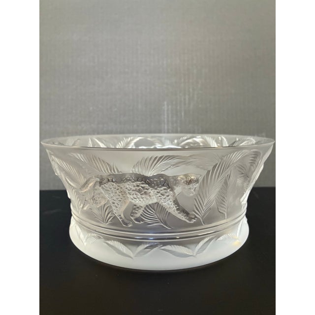 Art Deco 1990s Lalique Crystal Jungle Bowl, Model 1111500, Features a Detailed, Frosted Crystal Leopard Motif Surrounding the Exterior. For Sale - Image 3 of 12