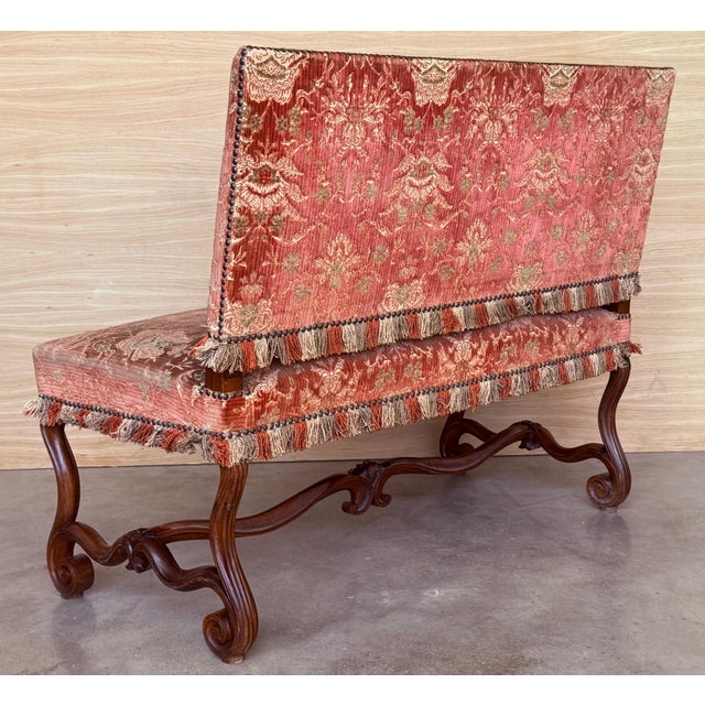 Early 20th Century Spanish Damask Velvet Bench with Back and Walnut Carved Legs For Sale - Image 18 of 18