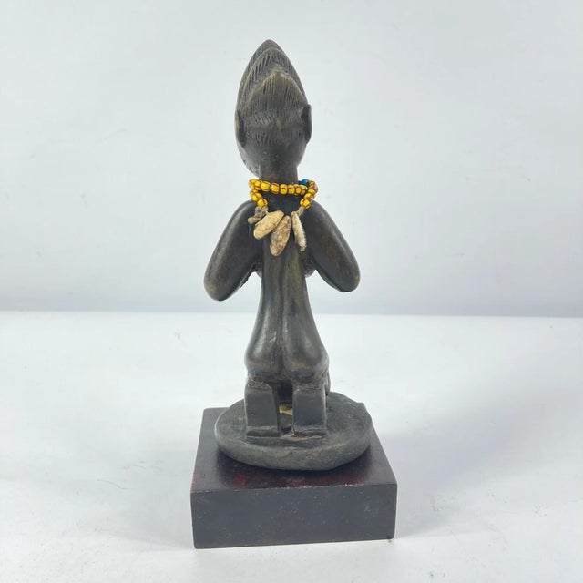 Early 20th Century Early 20th Century Yoruba Kneeling Female Figure on Custom Base Nigeria For Sale - Image 5 of 7