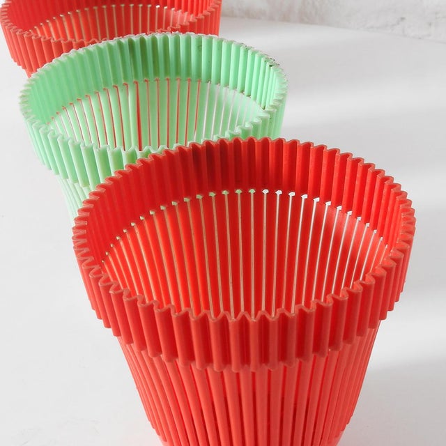 Vintage Alkastap Plastic Flower Pots, 1960s, Set of 5 For Sale - Image 4 of 7