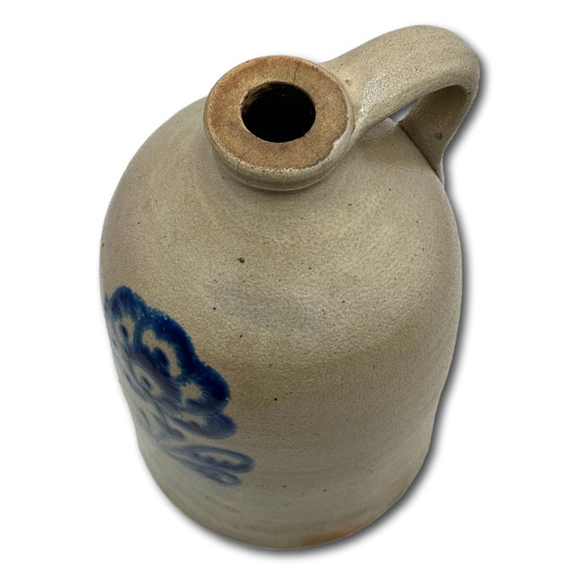 Outstanding Mid 1800s Antique American Blue Flower Decorated Stoneware 1 Gallon Jug in Excellent Condition. For Sale - Image 14 of 18
