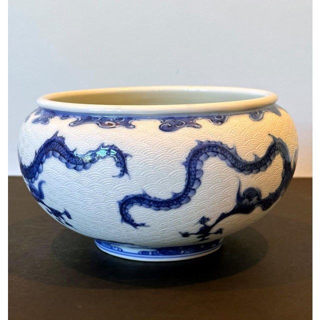 White Japanese Glazed and Caved Ceramic Dragon Bowl by Makuzu Kozan For Sale - Image 8 of 12