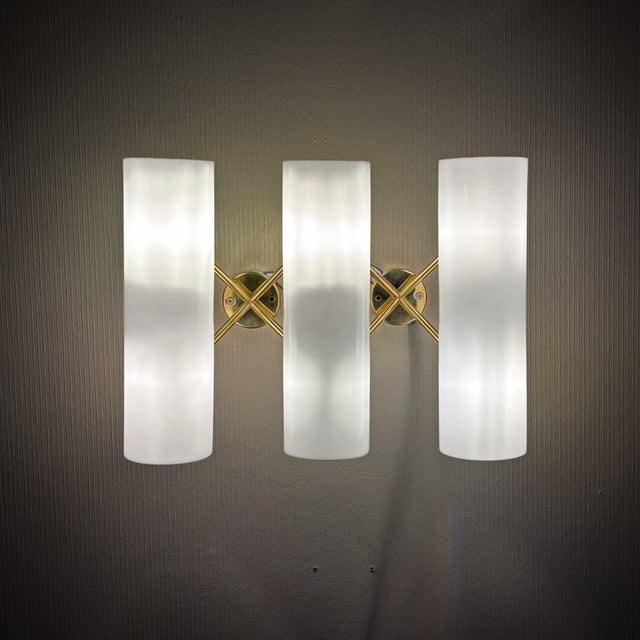 A mid-century wall lamp designed in the 1950s by Hans Bergström for the Swedish lighting manufacturer Ateljé Lyktan. This...