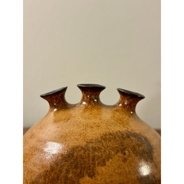 A beautifully sculptural vintage mid-century American studio pottery weed pot or bud vase, signed by the artist. Hand-...