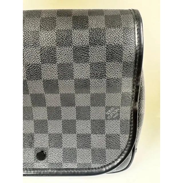 Animal Skin Louis Vuitton Damier Graphite Hanging Toiletry Pouch Bag Travel Organizer For Sale - Image 7 of 15