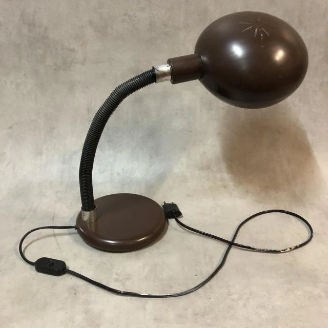 Lampe de bureau Italienne des années 60’s marron European Plug (up to 250V).The wiring of this item may be original and...